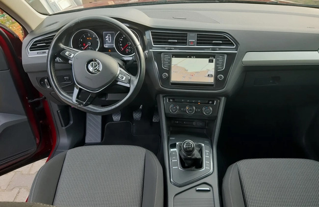 Volkswagen Tiguan cena 73900 przebieg: 63000, rok produkcji 2017 z Radzionków małe 79